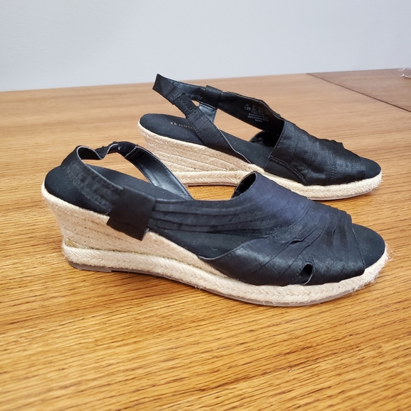 Naturalizer Banna Jute Heel, Fabric Slingback, Wedge Sandal - Picture 2 of 9